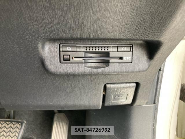 Toyota PRIUS 2012-03 8337475-11