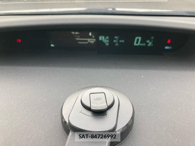 Toyota PRIUS 2012-03 8337475-12