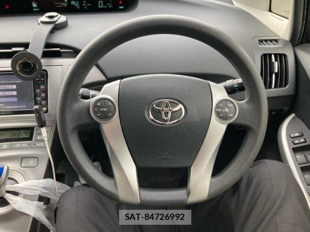 Toyota PRIUS 2012-03 8337475-13