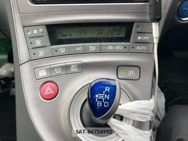 Toyota PRIUS 2012-03 8337475-14