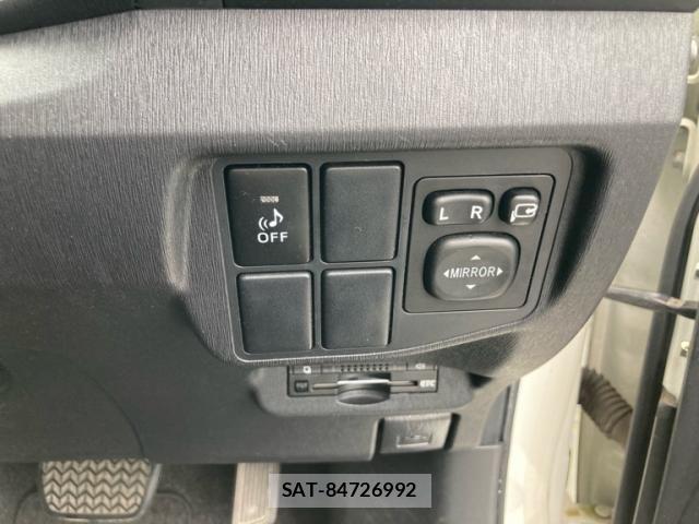 Toyota PRIUS 2012-03 8337475-15