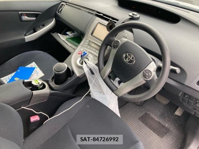 Toyota PRIUS 2012-03 8337475-16