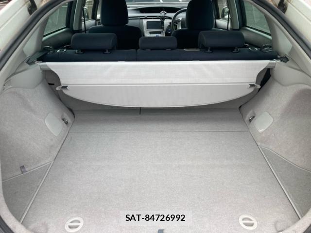 Toyota PRIUS 2012-03 8337475-19