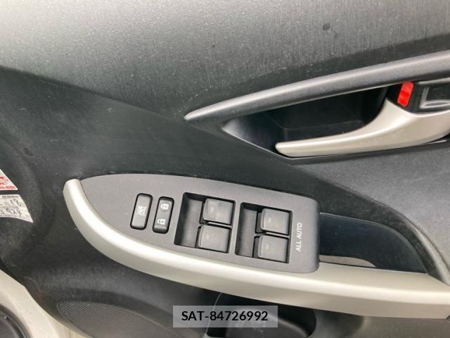 Toyota PRIUS 2012-03 8337475-21