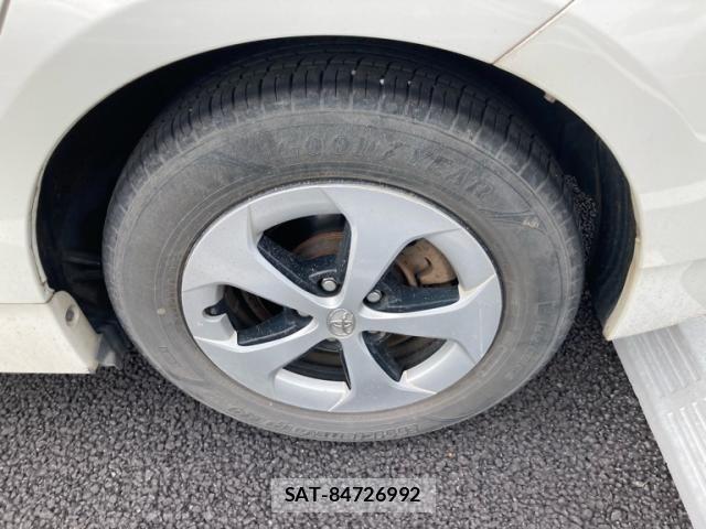 Toyota PRIUS 2012-03 8337475-4