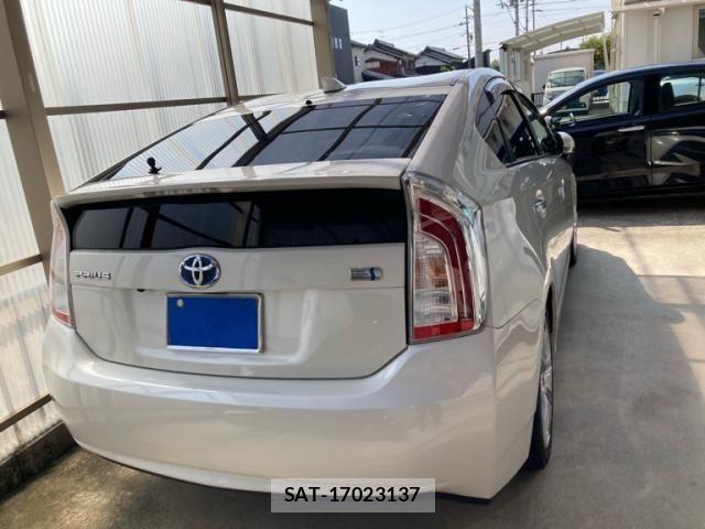 Toyota PRIUS 2014-12 8337465-9