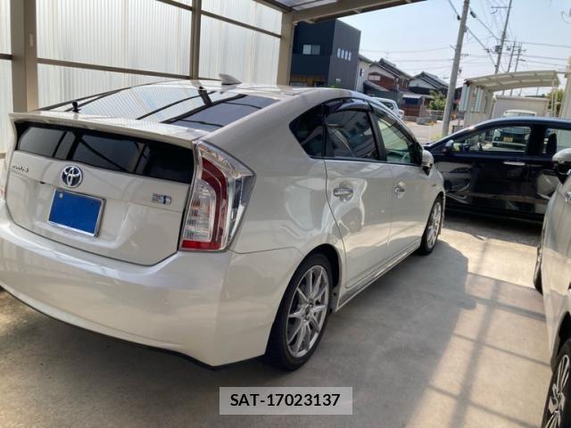 Toyota PRIUS 2014-12 8337465-10