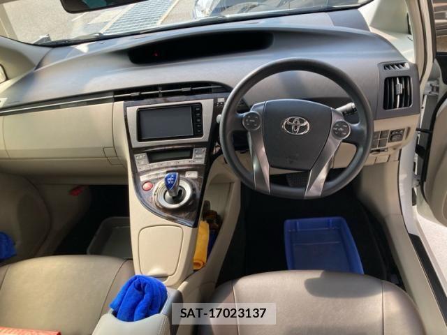 Toyota PRIUS 2014-12 8337465-16
