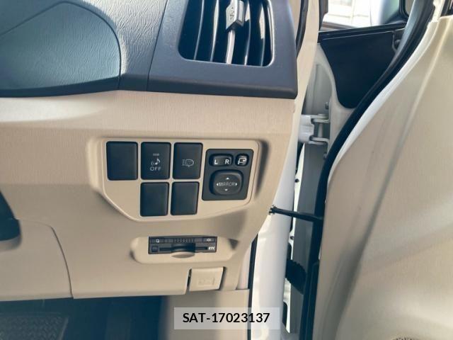 Toyota PRIUS 2014-12 8337465-18