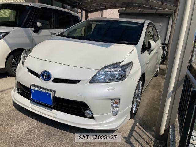 Toyota PRIUS 2014-12 8337465-1