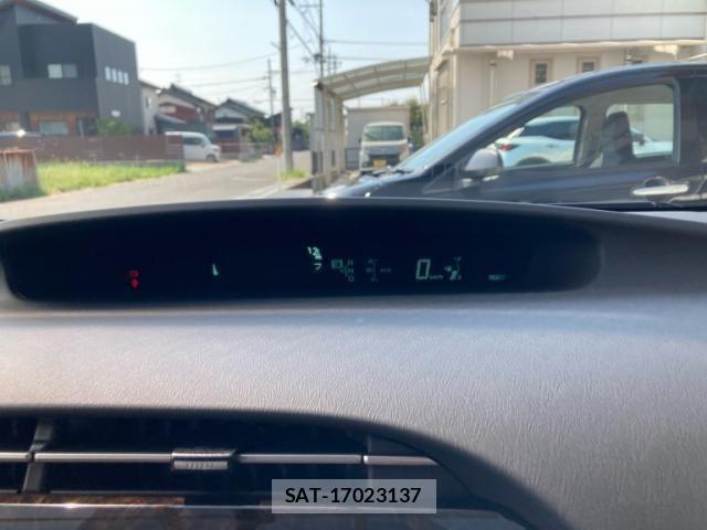 Toyota PRIUS 2014-12 8337465-27