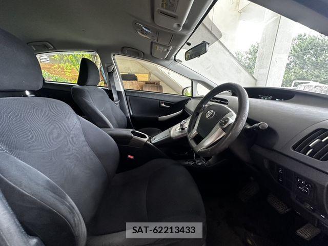 Toyota PRIUS 2015-07 8337471-10