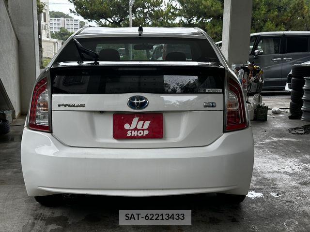 Toyota PRIUS 2015-07 8337471-4