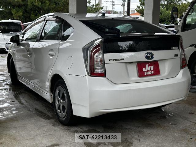 Toyota PRIUS 2015-07 8337471-5
