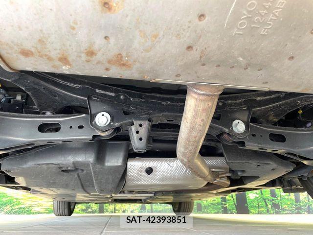 Toyota PRIUS 2023-04 8337417-18