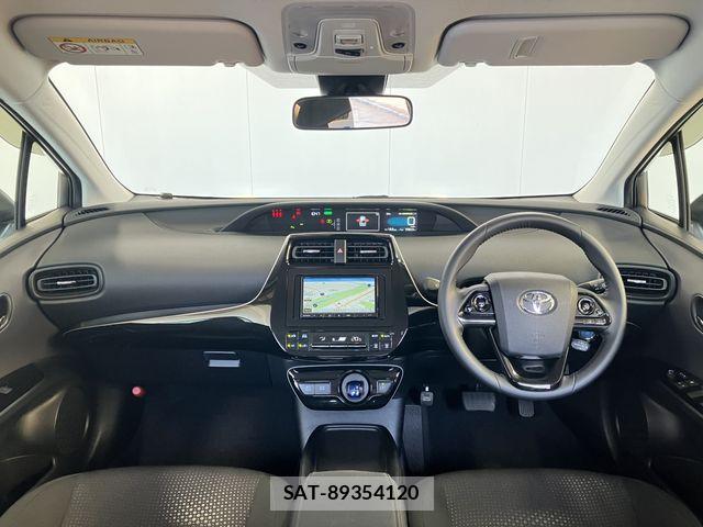 Toyota PRIUS 2021-05 8337429-1