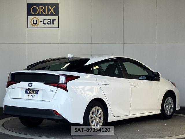 Toyota PRIUS 2021-05 8337429-2