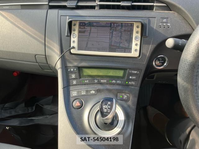 Toyota PRIUS 2010-12 8337485-14