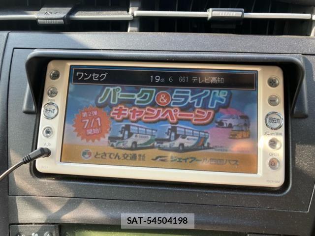 Toyota PRIUS 2010-12 8337485-16