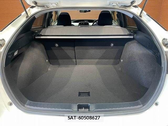 Toyota PRIUS 2017-09 8337433-12