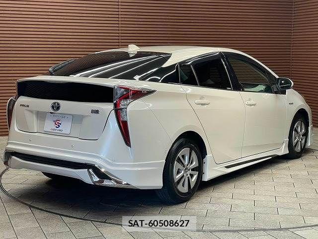 Toyota PRIUS 2017-09 8337433-15