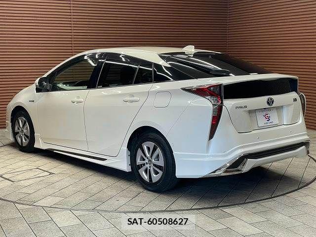 Toyota PRIUS 2017-09 8337433-16