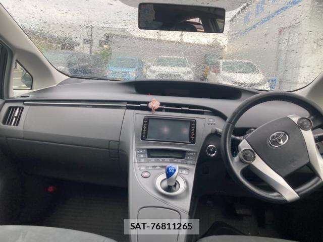 Toyota PRIUS 2009-11 8337481-17
