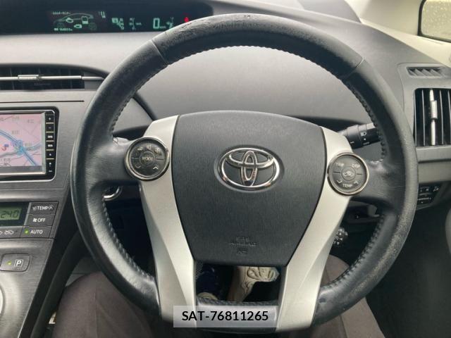 Toyota PRIUS 2009-11 8337481-18