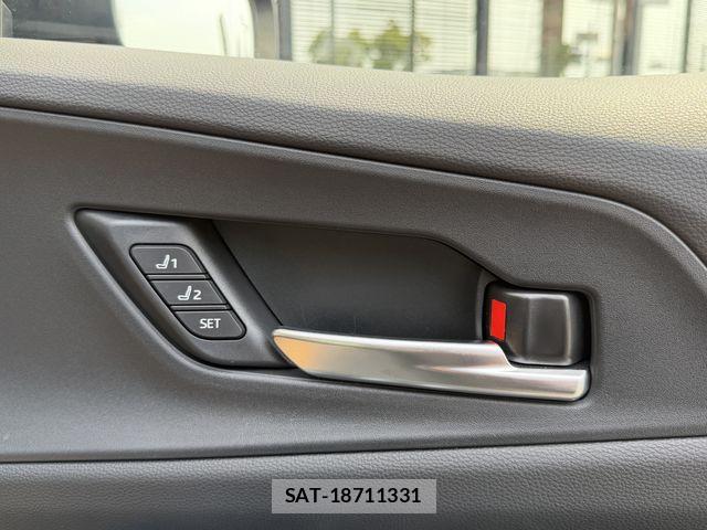 Toyota PRIUS 2023-11 8337411-17