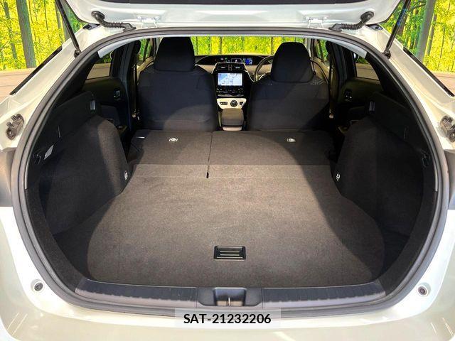 Toyota PRIUS 2017-06 8337441-10