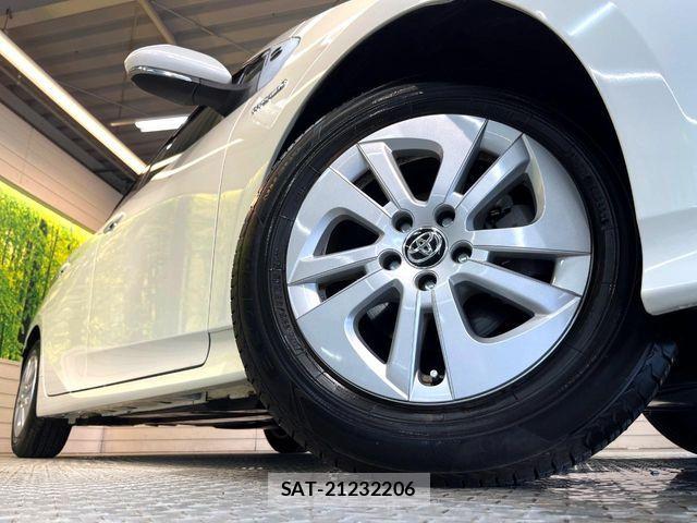 Toyota PRIUS 2017-06 8337441-12