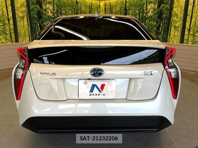 Toyota PRIUS 2017-06 8337441-14