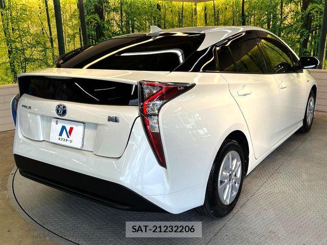 Toyota PRIUS 2017-06 8337441-16
