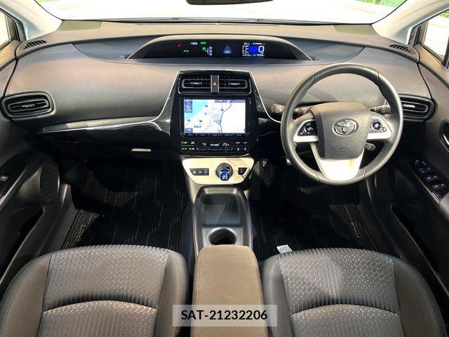 Toyota PRIUS 2017-06 8337441-1