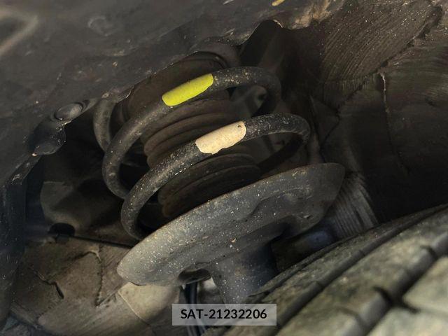 Toyota PRIUS 2017-06 8337441-19