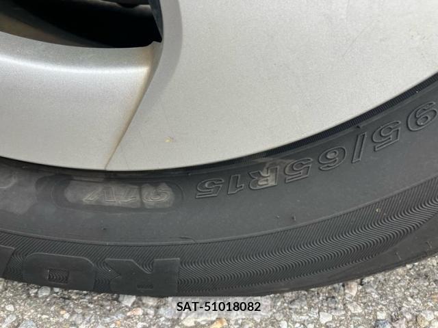 Toyota PRIUS 2012-07 8337472-11