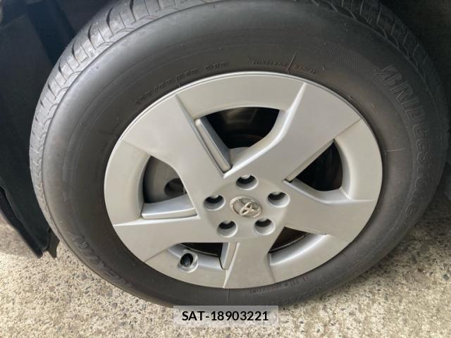 Toyota PRIUS 2011-11 8337469-12