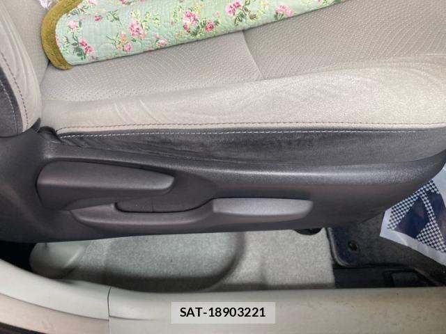 Toyota PRIUS 2011-11 8337469-14