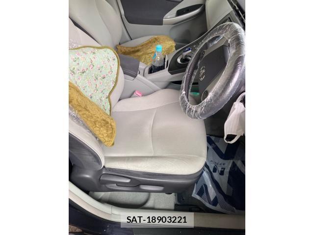 Toyota PRIUS 2011-11 8337469-15