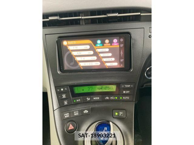 Toyota PRIUS 2011-11 8337469-25