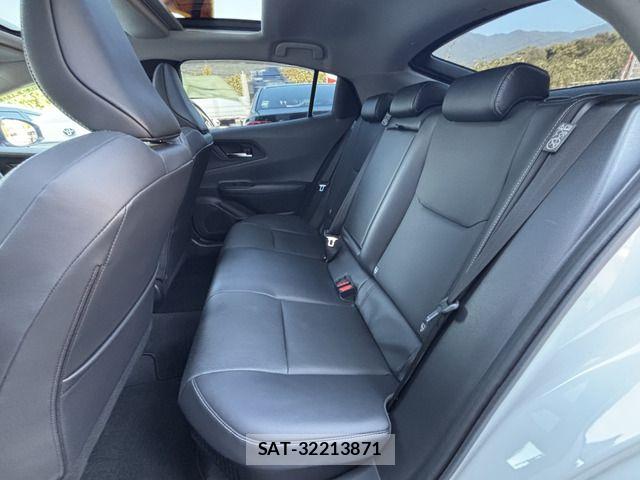Toyota PRIUS 2023-11 8337413-19