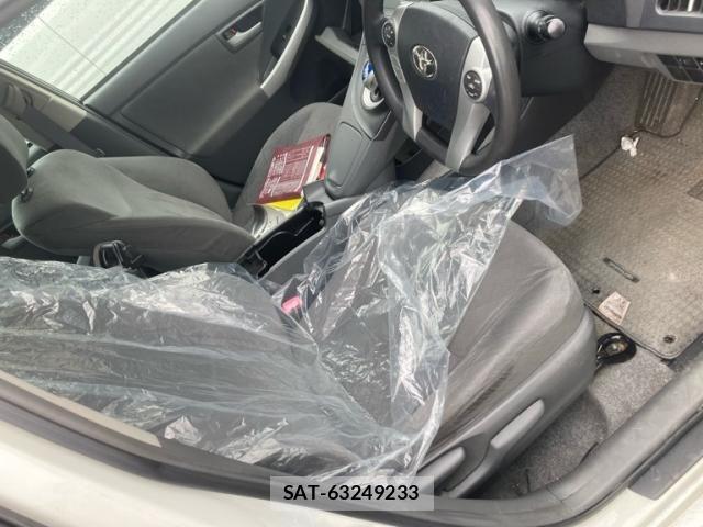 Toyota PRIUS 2010-02 8337474-16