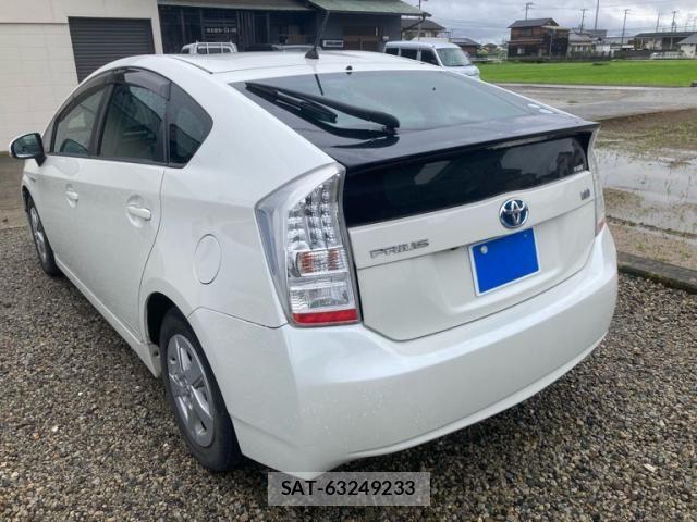 Toyota PRIUS 2010-02 8337474-1