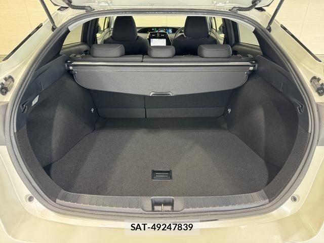 Toyota PRIUS 2017-03 8337444-9