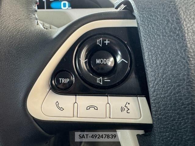 Toyota PRIUS 2017-03 8337444-12