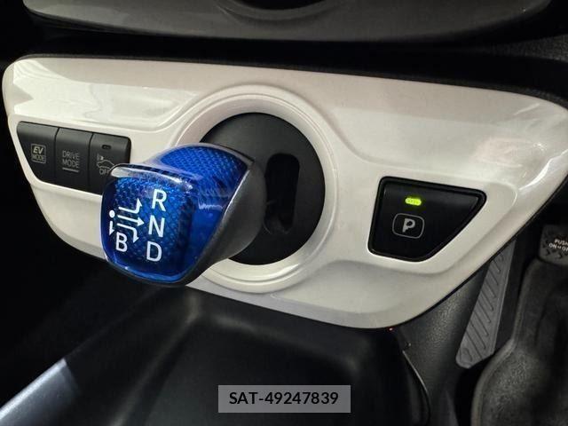 Toyota PRIUS 2017-03 8337444-18