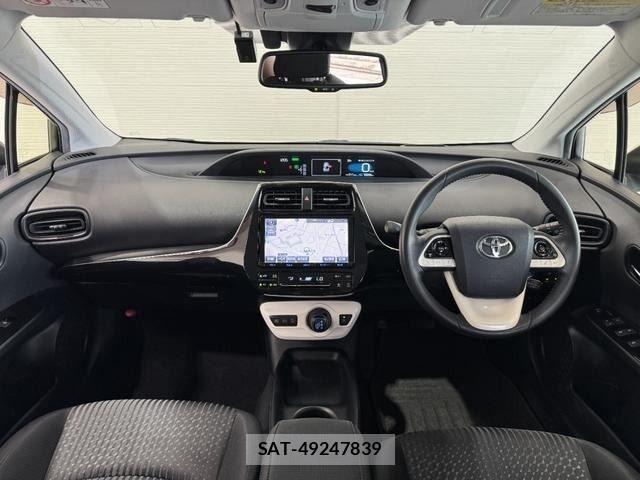 Toyota PRIUS 2017-03 8337444-1