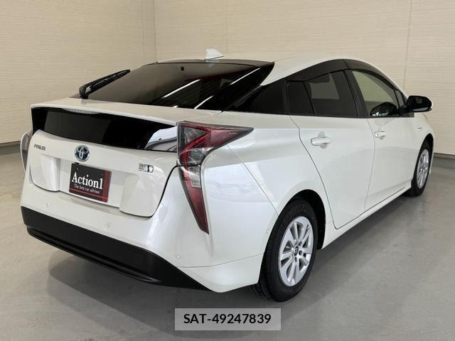 Toyota PRIUS 2017-03 8337444-5