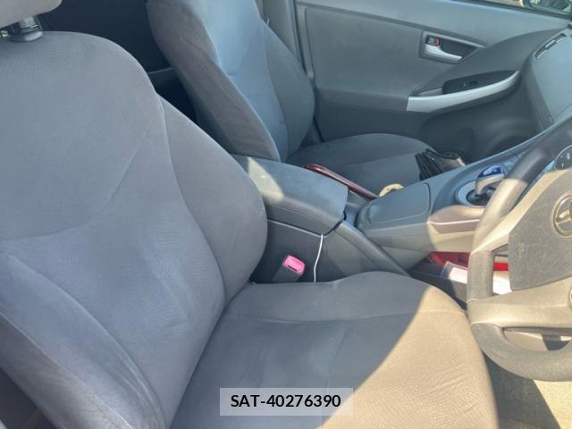 Toyota PRIUS 2010-09 8334928-12