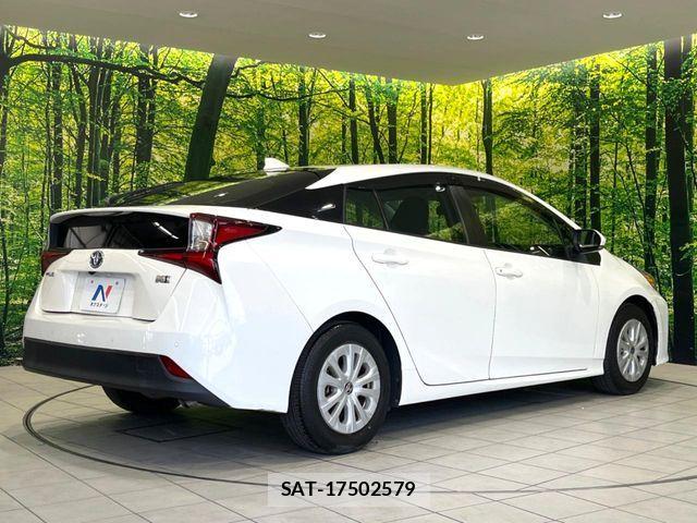 Toyota PRIUS 2021-07 8337431-16